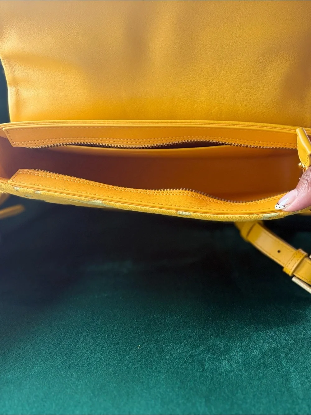 Brandon Blackwood Yellow and Cream Cowhide 'B' Clasp Clutch